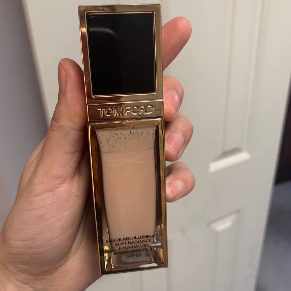 Tom Ford shade illuminate soft radiant foundation